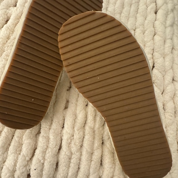 Kurt Geiger Cream Quilted Bag and Platform Sandals - Picture 4 of 14